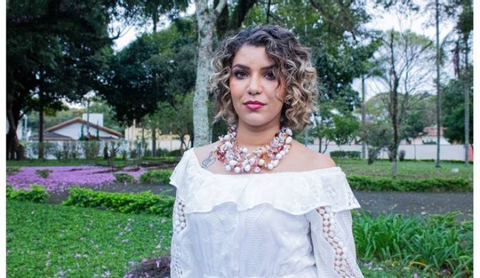 Erika Priscilla lança clipe com a versão acústico de seu novo single – Tudo Mudou