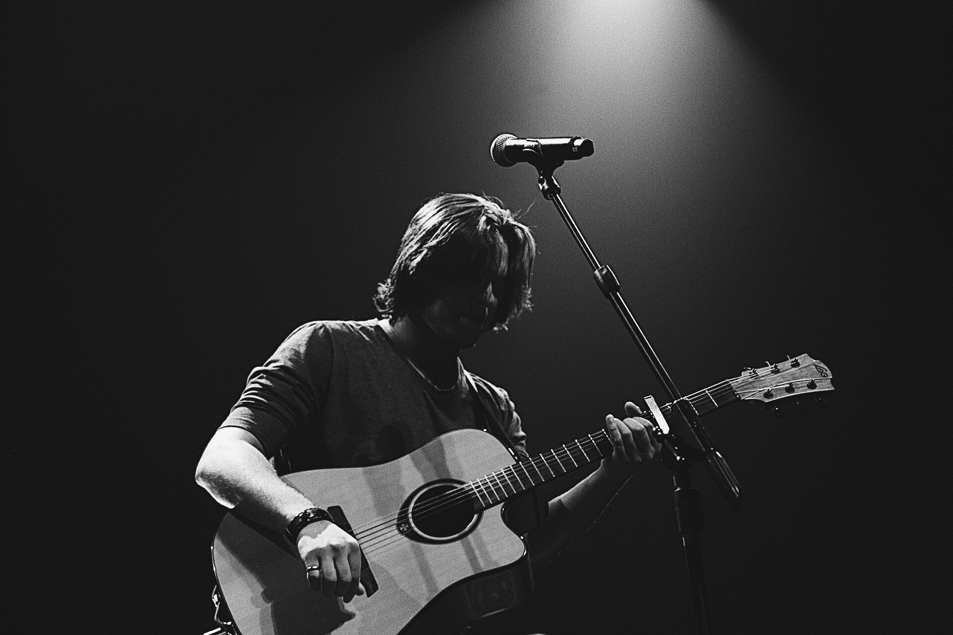 Single “Fantasia” de Felipe Ramos é um blues que virou rock n’roll.