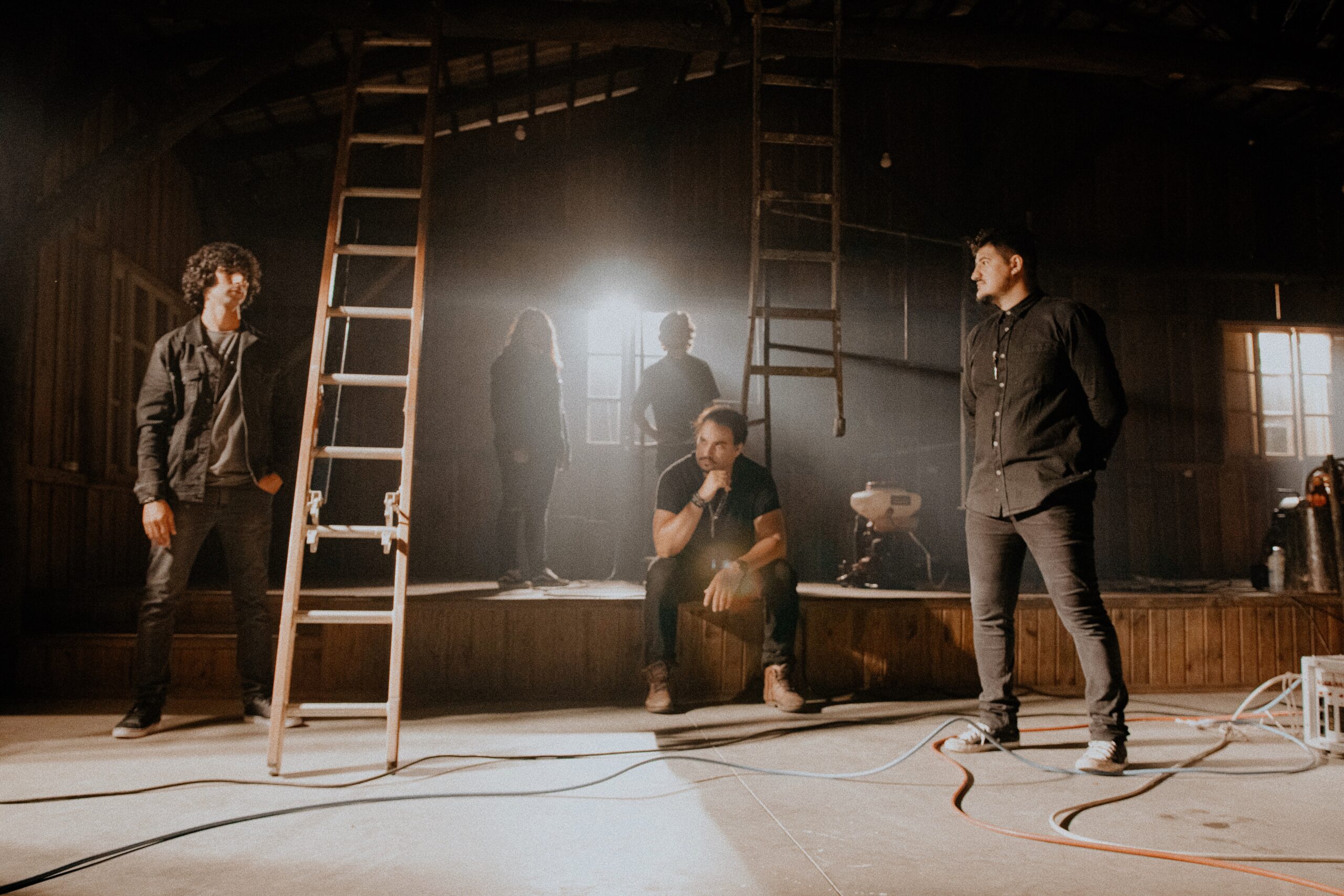 Sallis apresenta vídeoclipe do single dramático e profundo “Dor”
