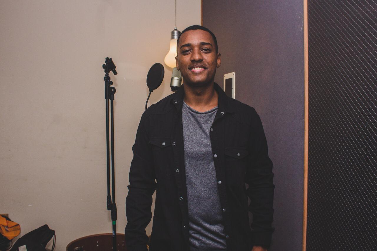Yago Cerqueira lança novo single produzido por Junior Amaral