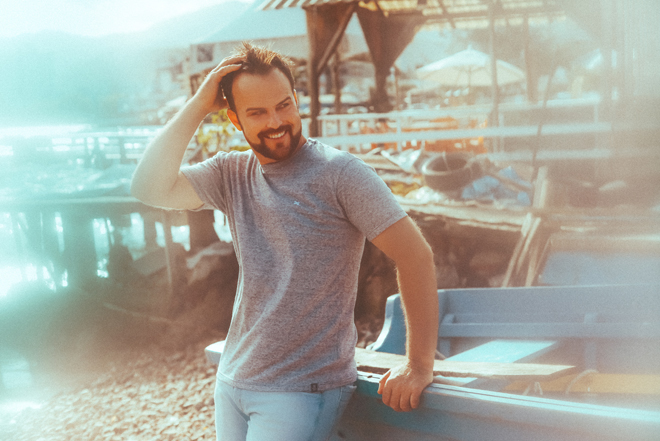 Adriano Souza lança novo single e clipe – Equilíbrio