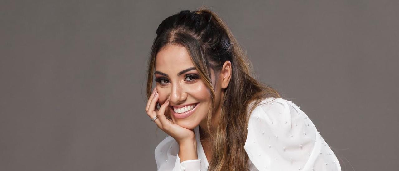 Gabriela Rocha comemora expansão de carreira internacional