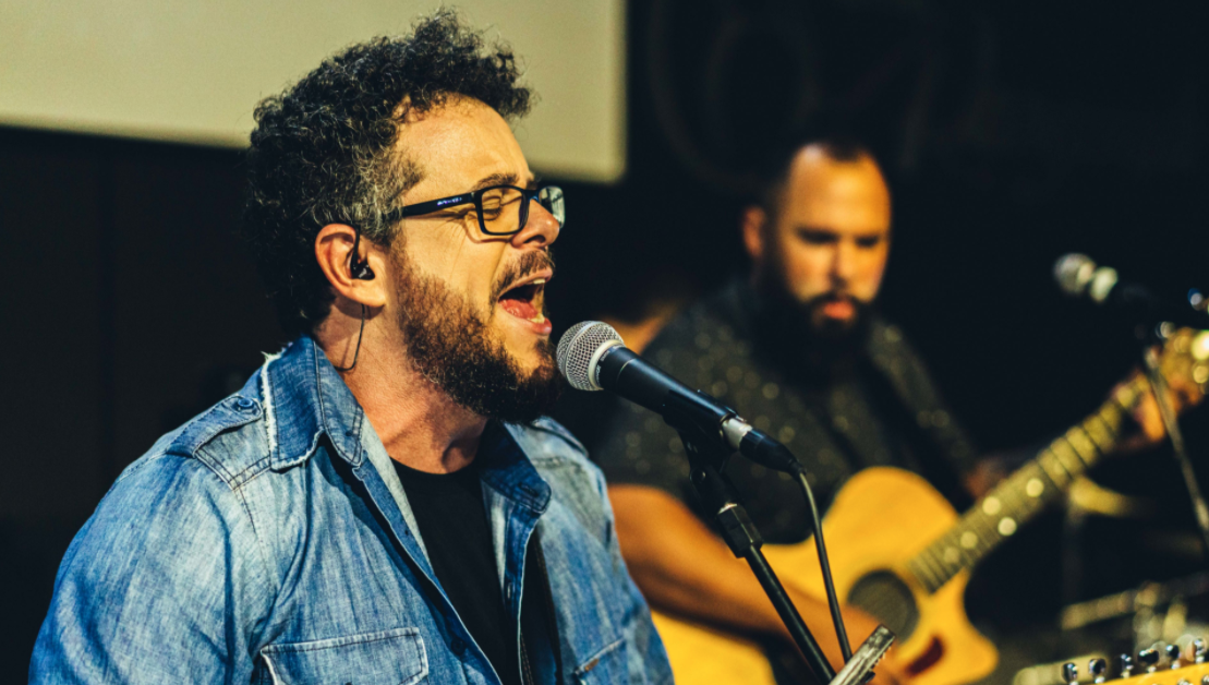 Carlinhos Falsetti e Vitor Teixeira lançam single “Inexplicável” em collab