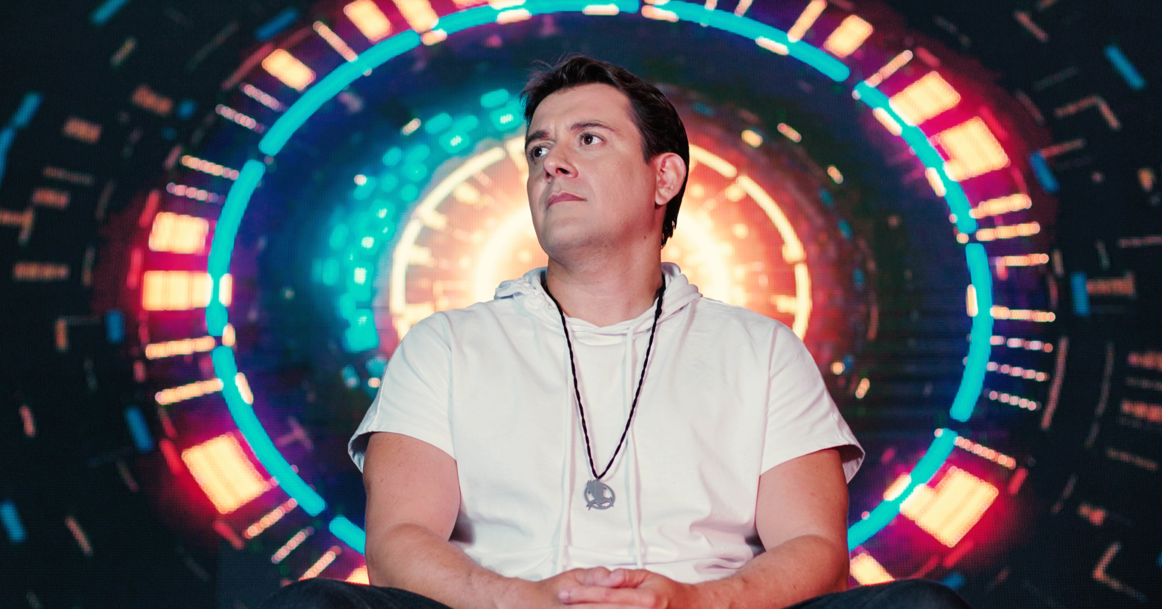 Emerson Orofino lança single e clipe “Paz”