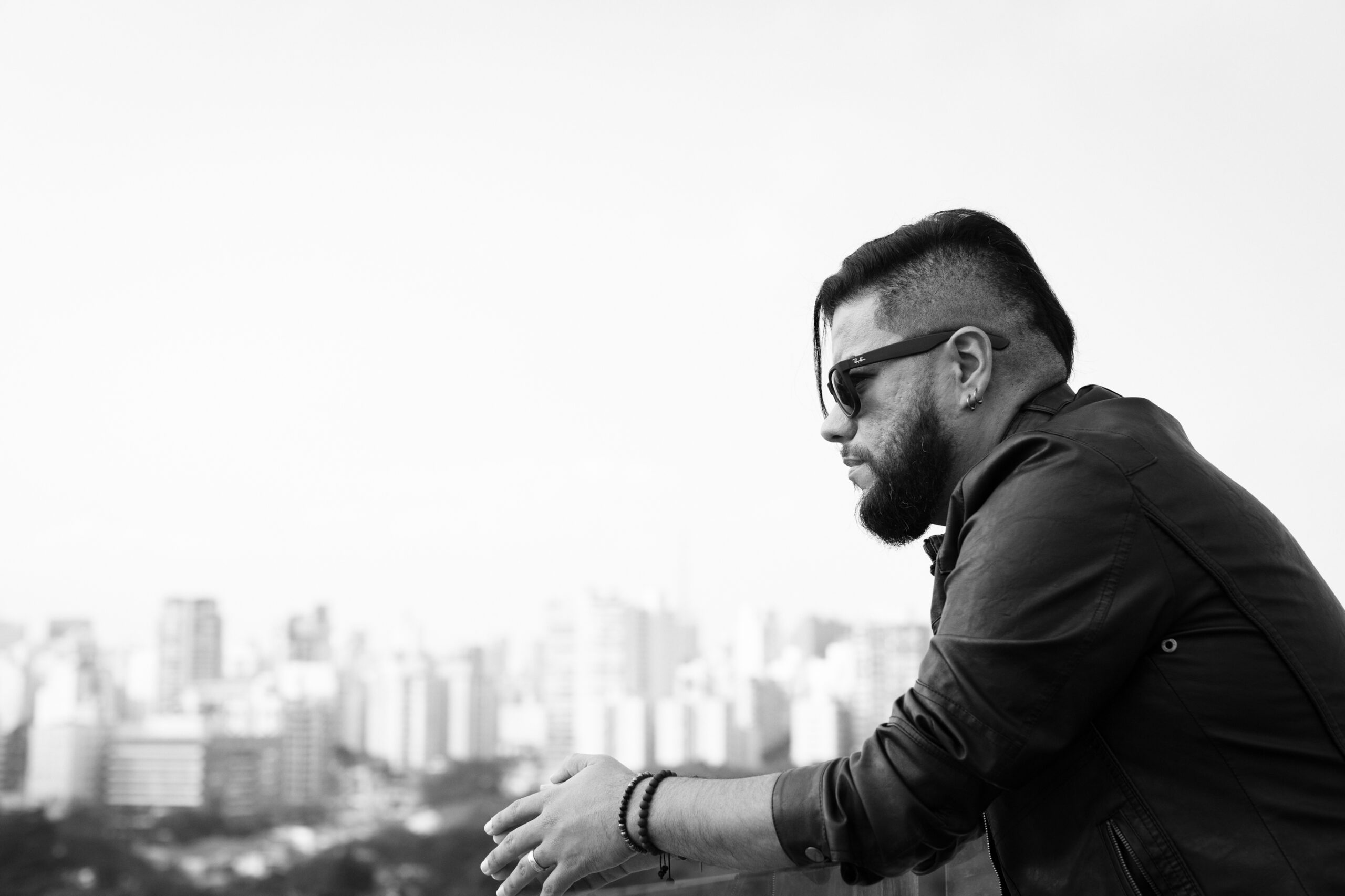 MAURO HENRIQUE APRESENTA O SINGLE “ESSÊNCIA”