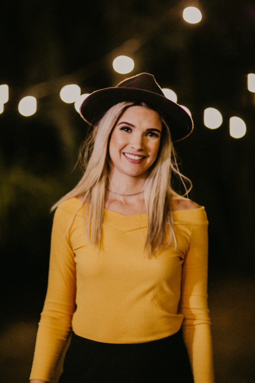 Monique Rostoldo se destaca no cenário worship do Brasil