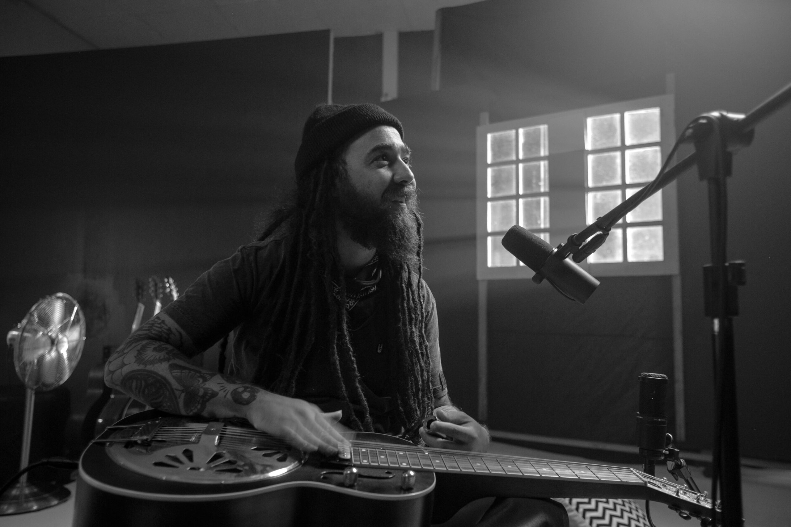 Victor Pradella apresenta “Reaprendendo”, primeiro single do novo EP “Antes da Boa Hora