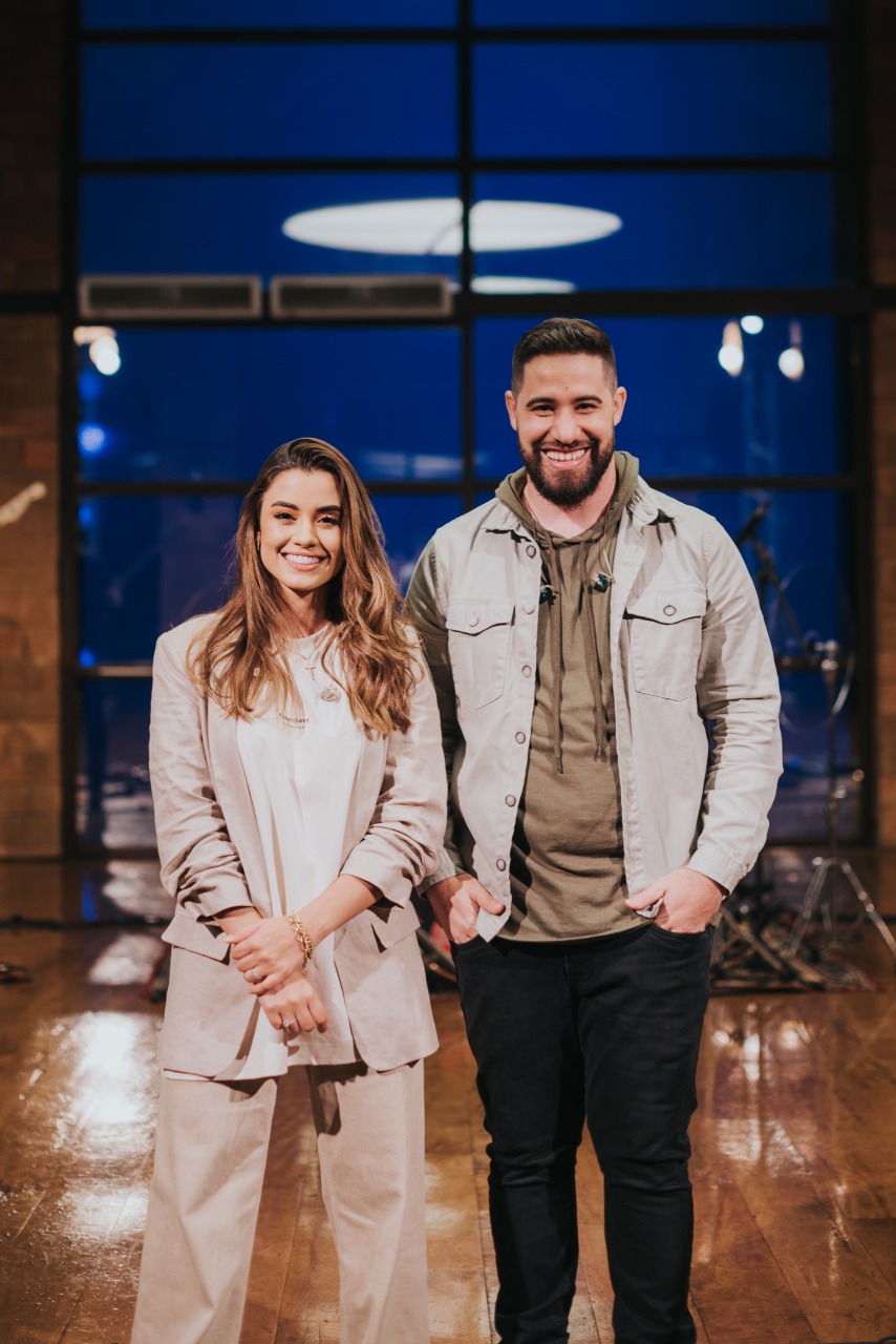 Marcelo Markes e Isadora Pompeo lançam música juntos