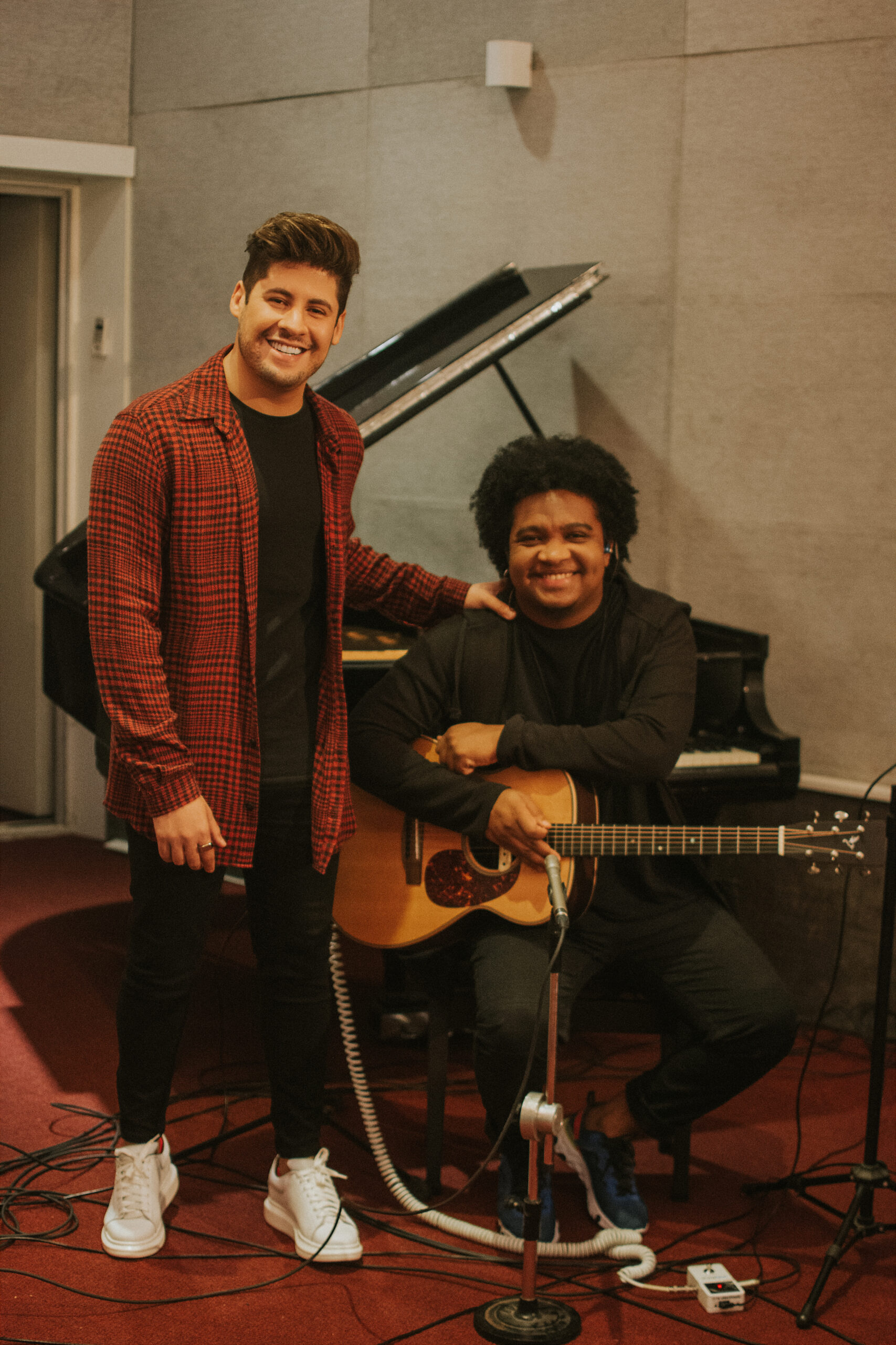 Marcos Freire lança versão acústica do single “Não é Homem pra Mentir”