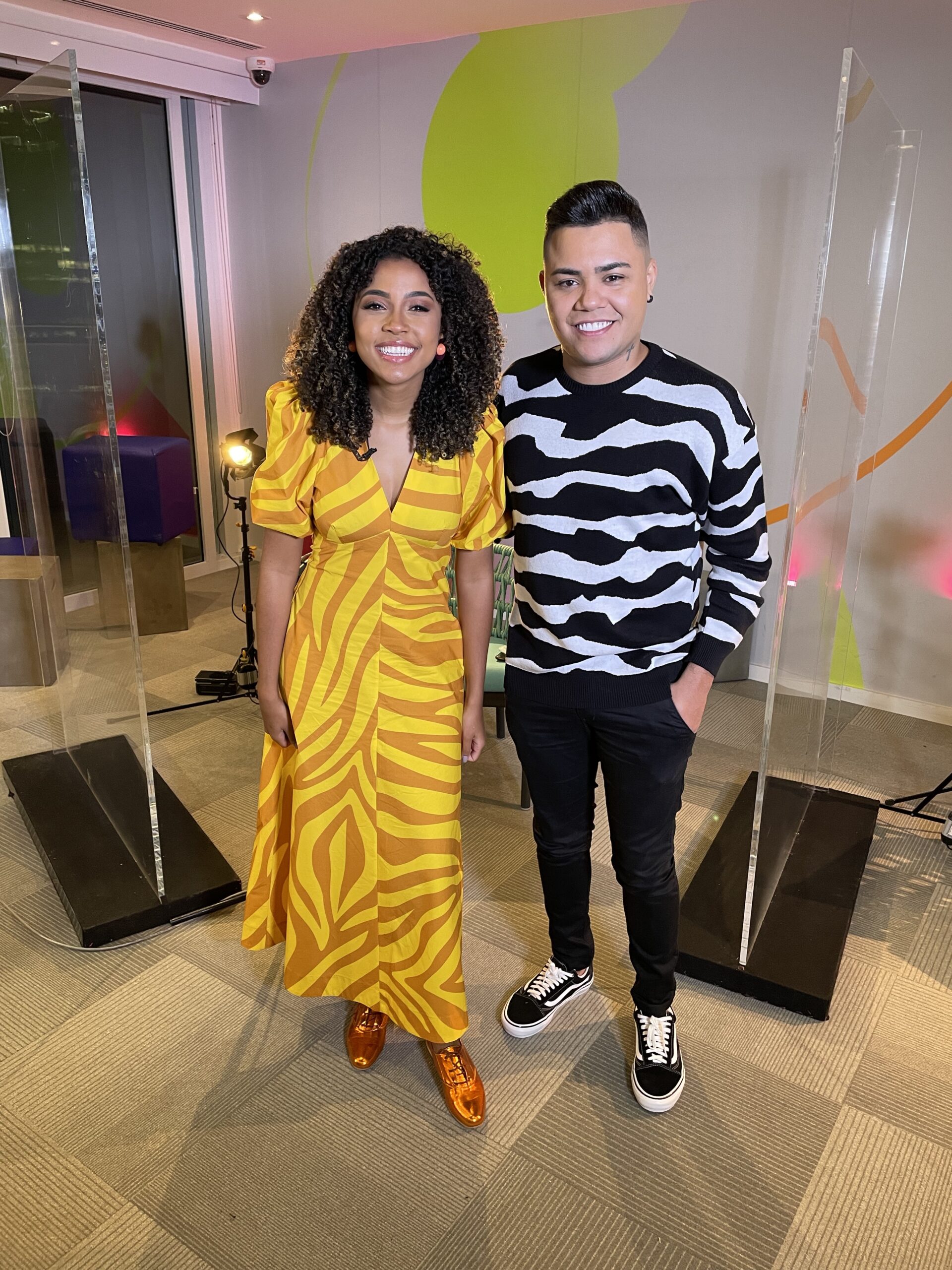 GABRIELA GOMES PARTICIPA DO PROGRAMA “É DE CASA” AO LADO DO CANTOR FELIPE ARAÚJO