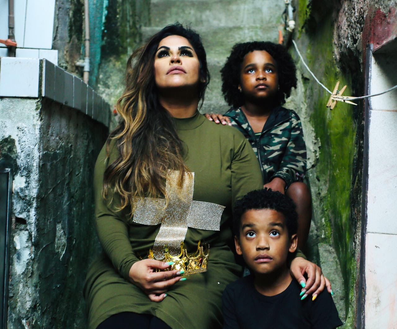 Da ROCINHA para o mundo com ME RENDO A TUA GLÓRIA, o próximo lançamento de Michelle Nascimento