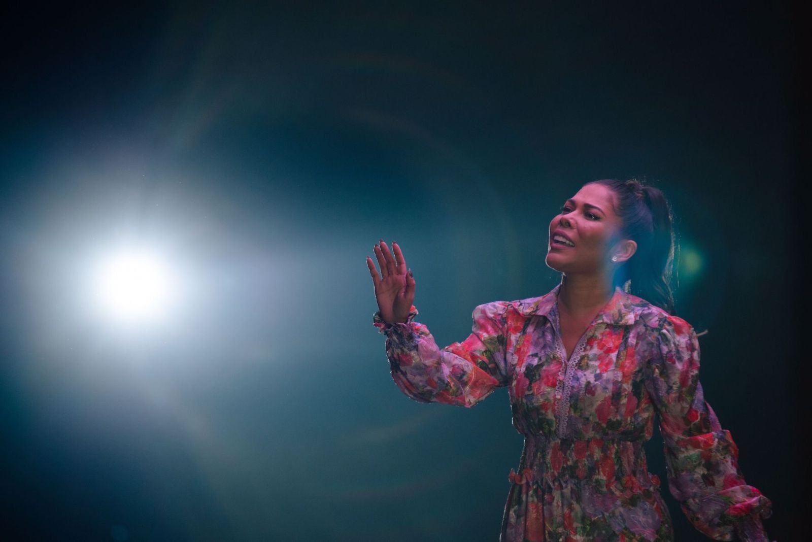Carol Aguiar lança “Quero Estar Aqui” nas plataformas digitais