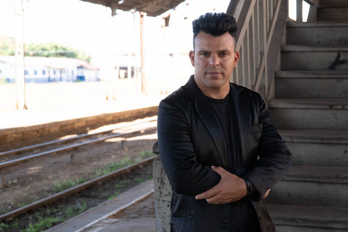 Kadu Ferraz lança single e clipe “Hebreus 13:8” e adianta novidades para o próximo ano