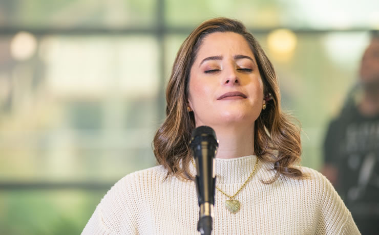 Débora lança clipe de seu novo single – Sem o Teu Amor