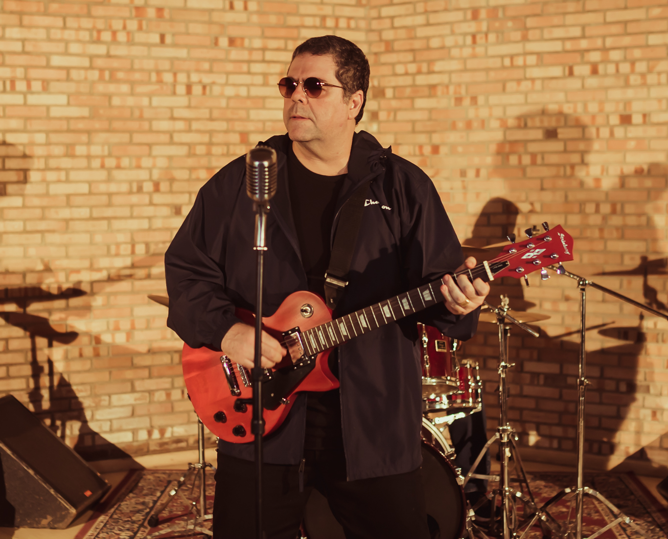 Kim lança seu novo trabalho solo, o EP “Escolhido pra te amar”, canções com beleza e sonoridade acústica