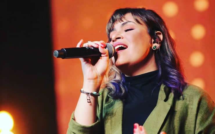 Gézi Monteiro comemora lançamento de novo EP com a faixa “Deixe o Sol Entrar”