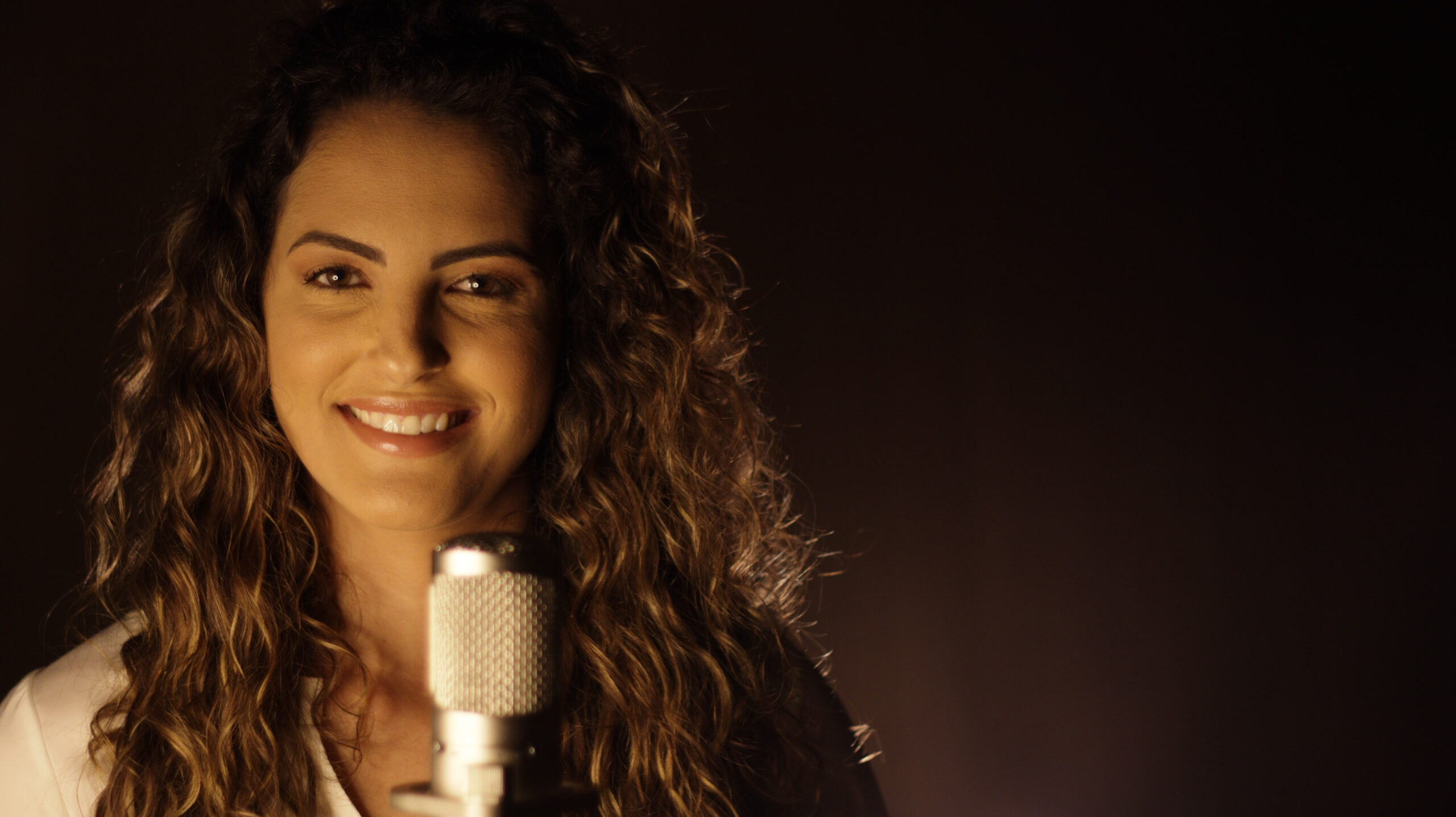 De Bauru/SP, Natalia Martins assina com a Nova Fase e anuncia novidades para o streaming