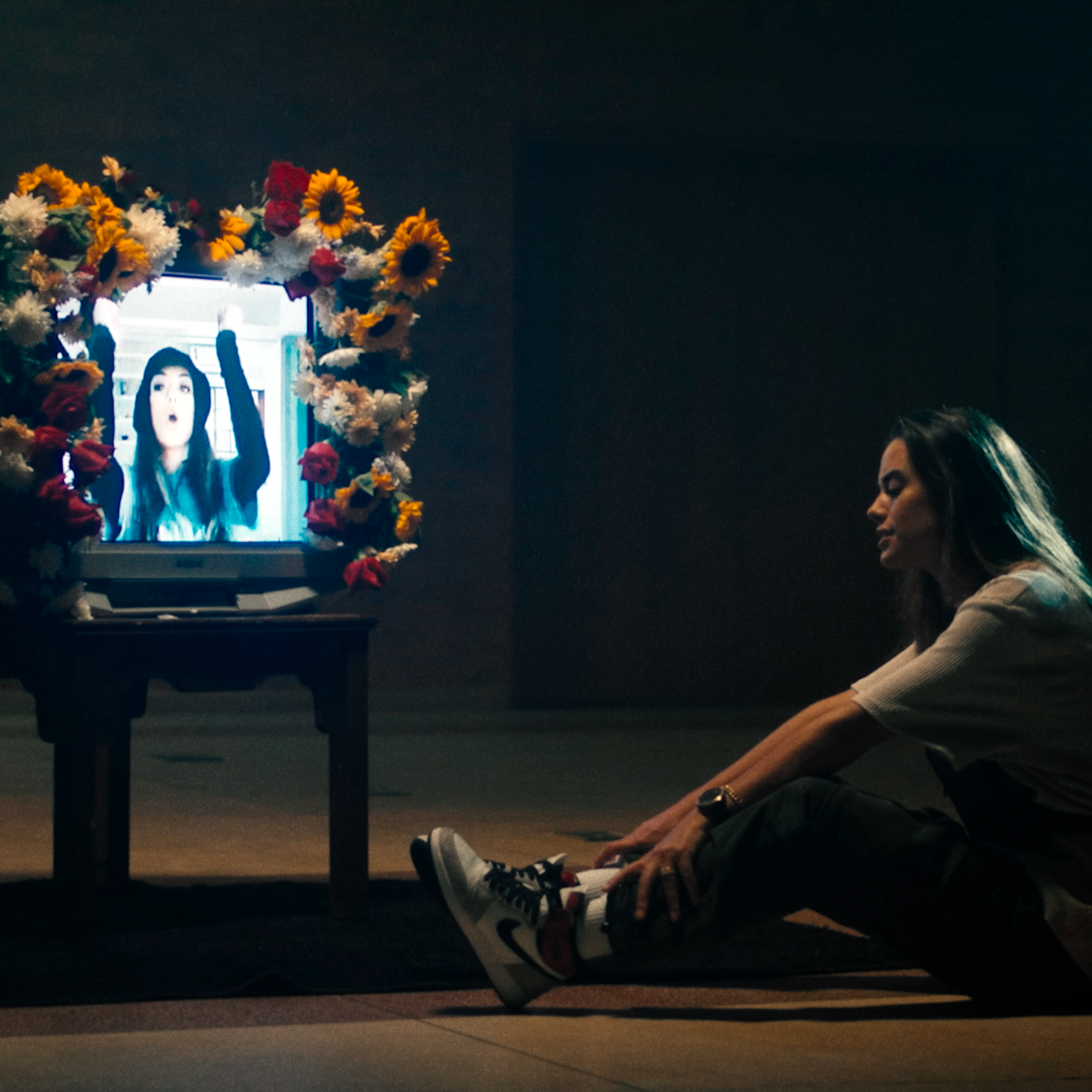 No estilo trap, Isadora Pompeo apresenta seu novo single: “10 Anos”
