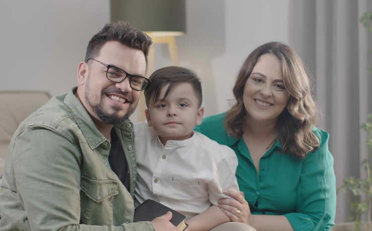 Kuka Santos lança “Deus Responderá” e narra milagre em clipe autobiográfico