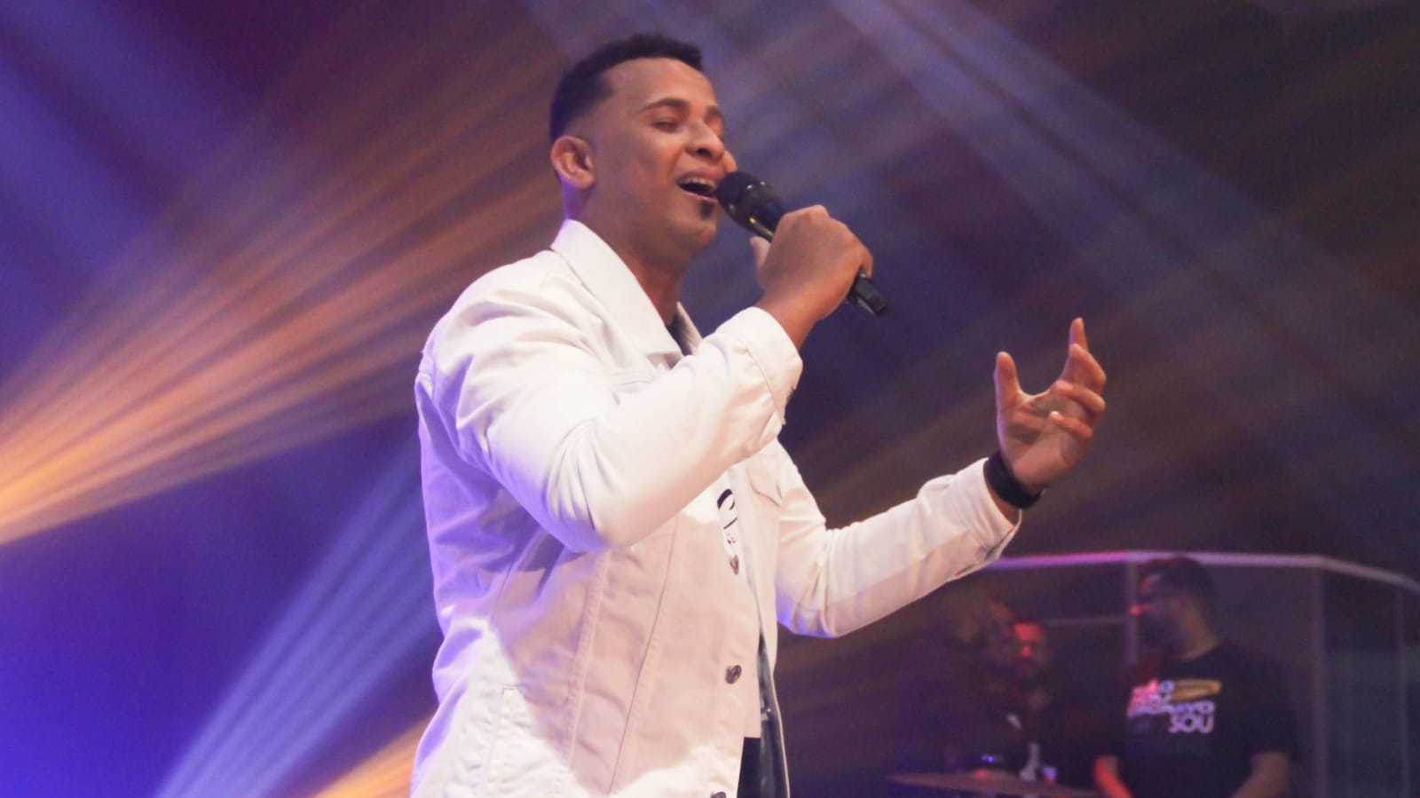 Rafhael Arcanjo lança “Tudo o que Eu Preciso”, single que compôs após vencer a ansiedade