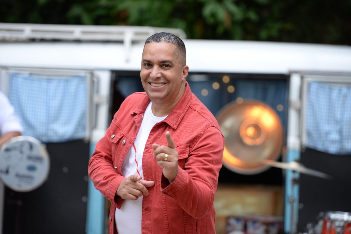 Waguinho lança versão em samba do sucesso “Eu Escolho Deus”, de Thalles Roberto