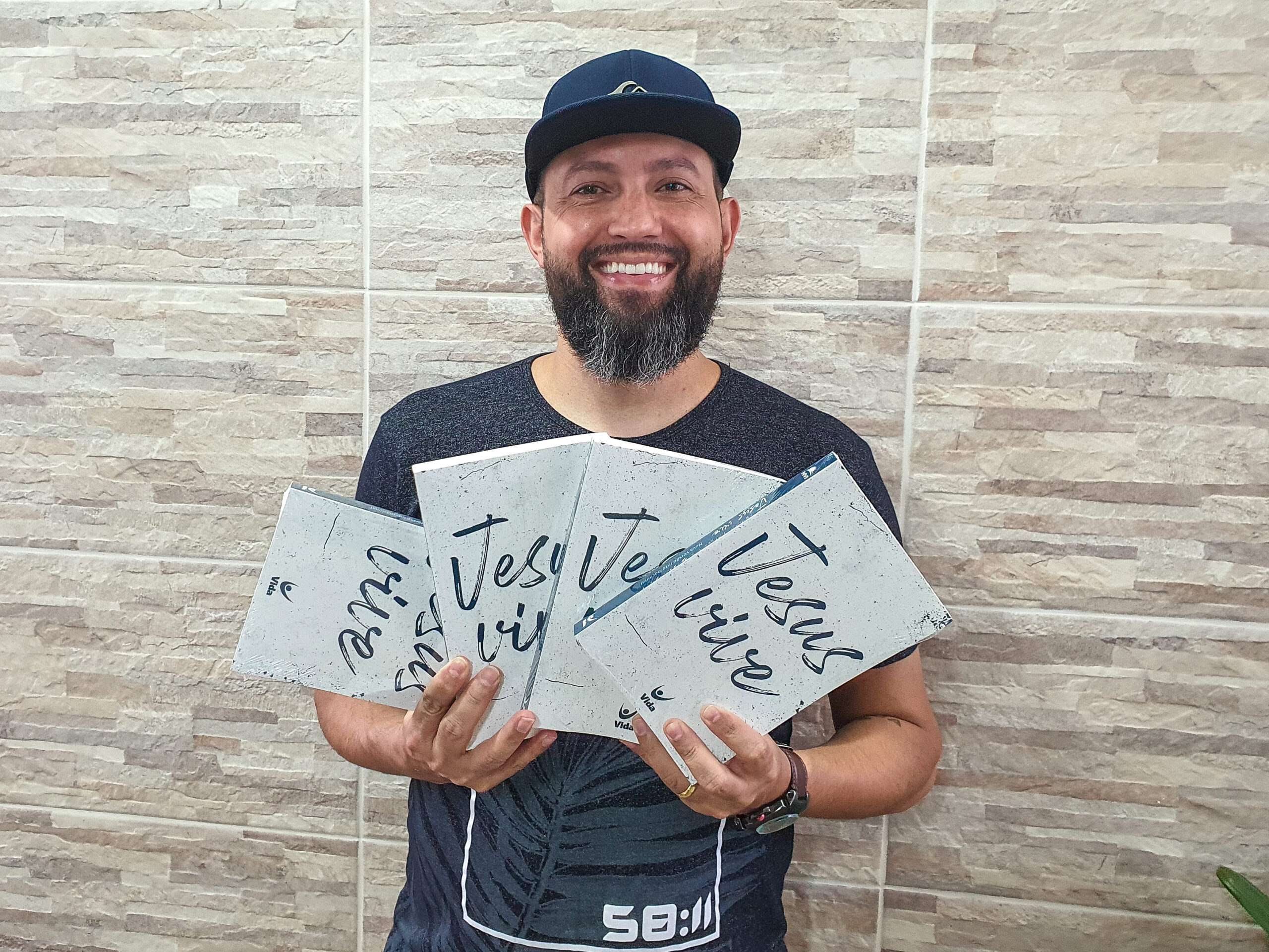 Projeto “Crescimento do Reino” distribui mais de 700 Bíblias no mês de Natal