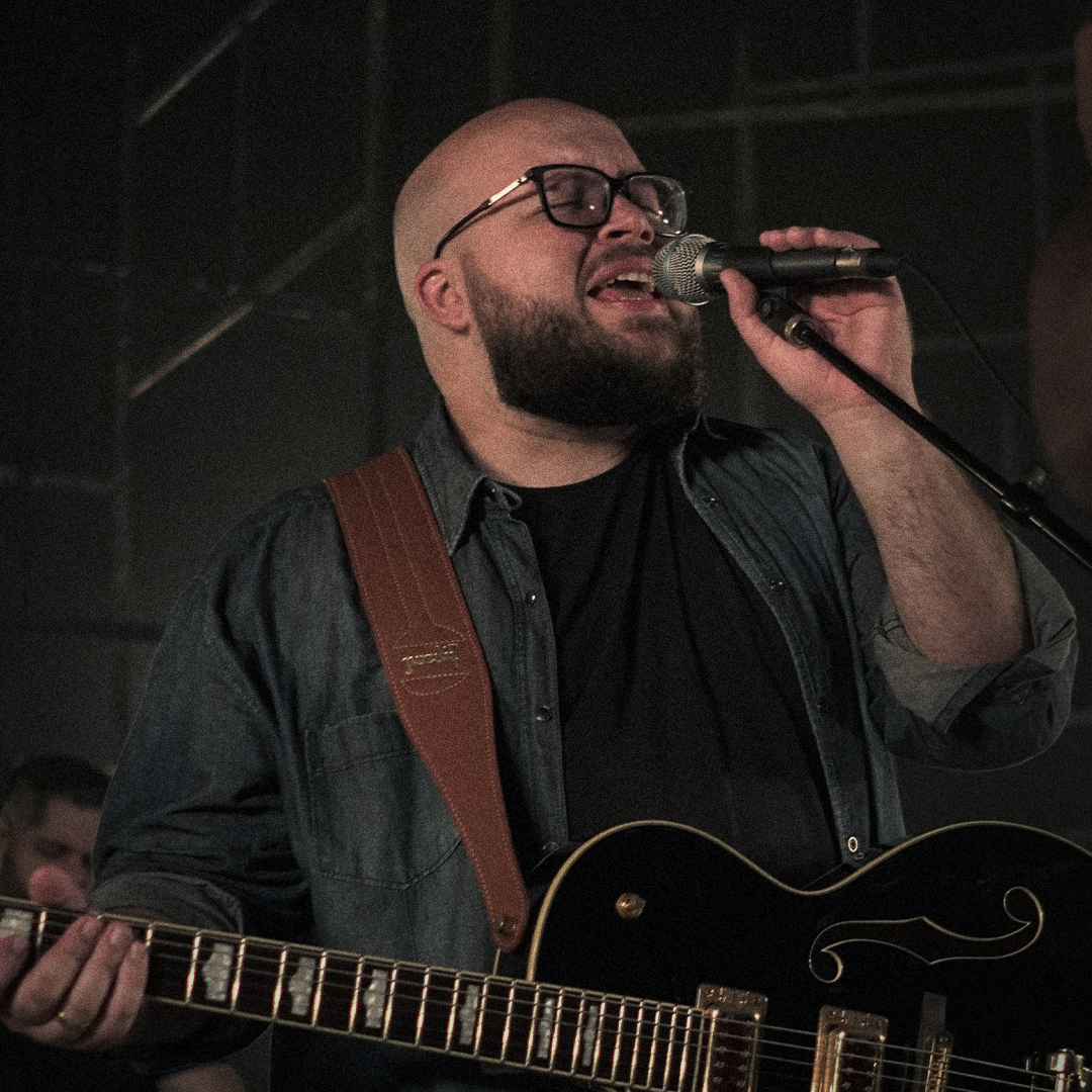 Henrique Carmellino lança o EP autoral“Caminhada”, adoração, fé e reverência