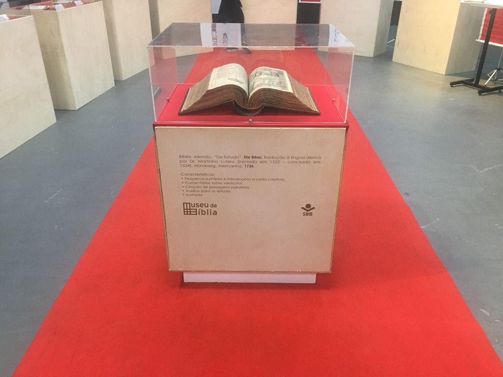 Biblioteca Parque Estadual do Rio de Janeiro promove exposição “Exposição da Bíblia no Estado do Rio de Janeiro” em parceria com a Sociedade Bíblica do Brasil