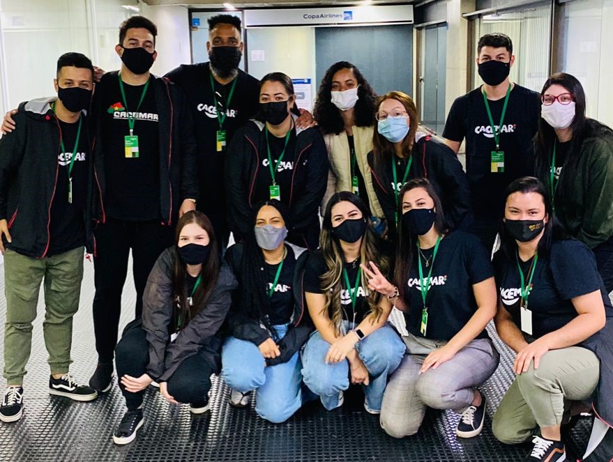 Jovens cristãos embarcam para África em missão humanitária com meninos escravizados