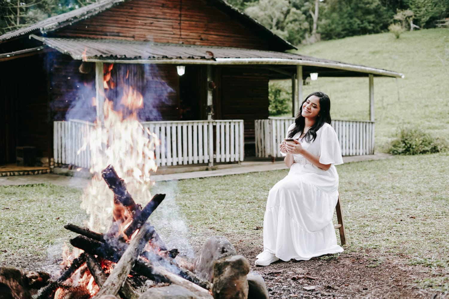 Stella Laura em “Me ensina”, uma linda oração cantada