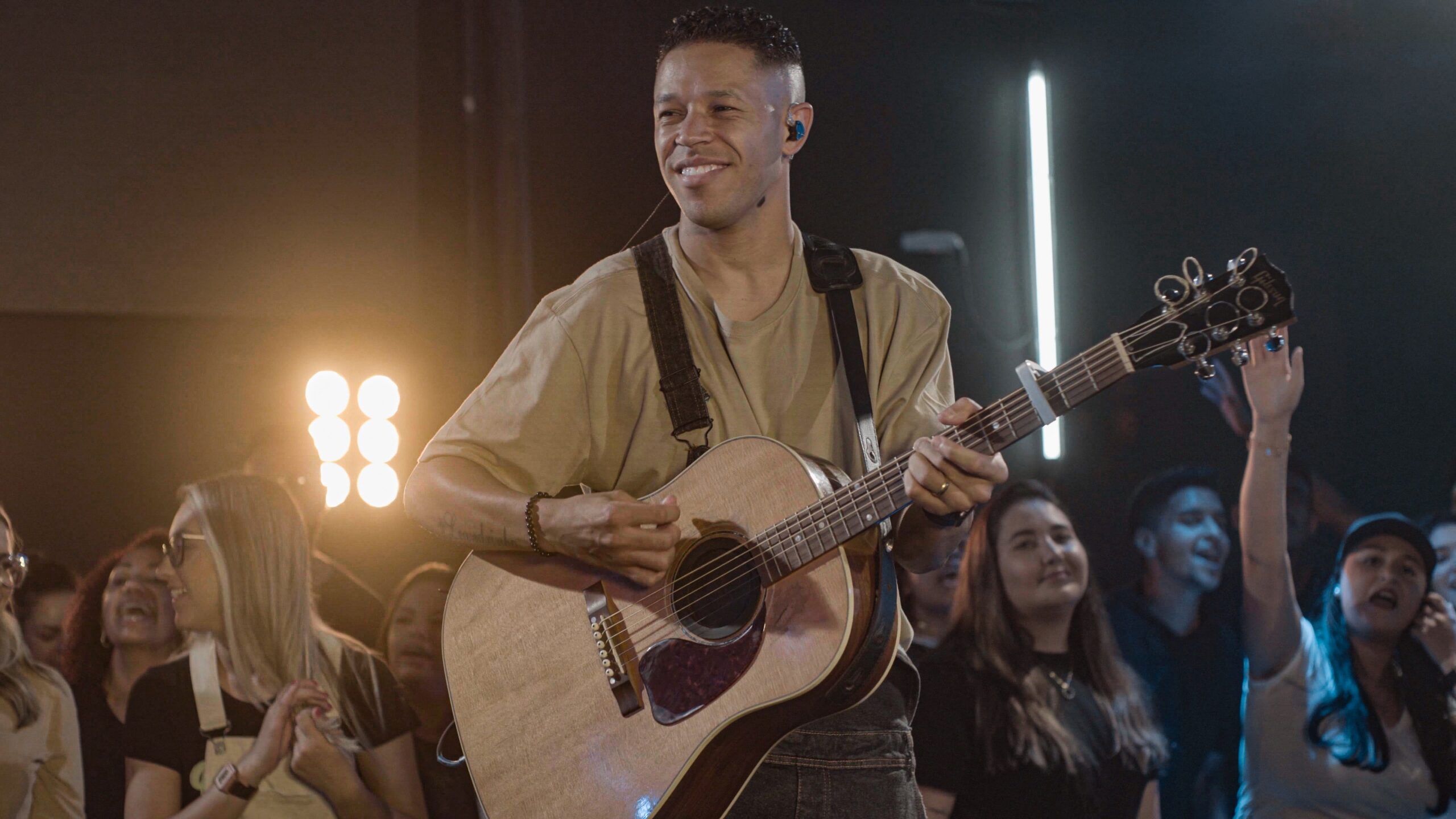 LEANDRO SOARES: Do futebol aos palcos da música gospel
