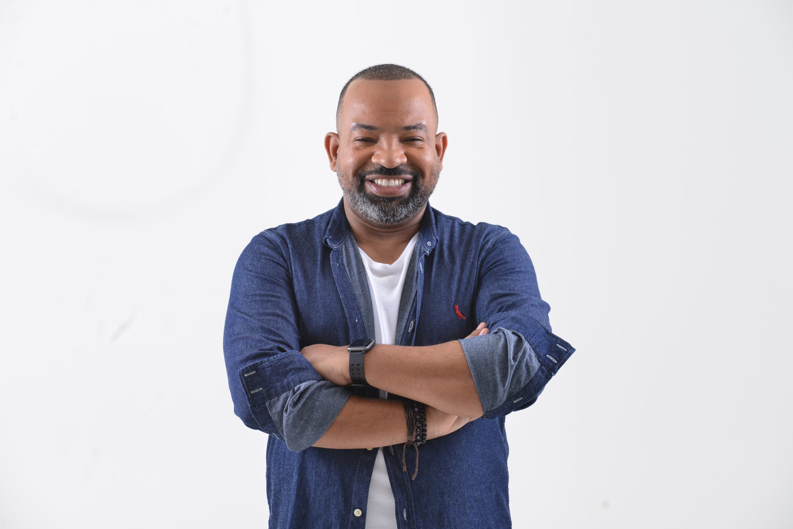 Luiz Arcanjo estreia na Echoe Music com o single “Rei das Nações”