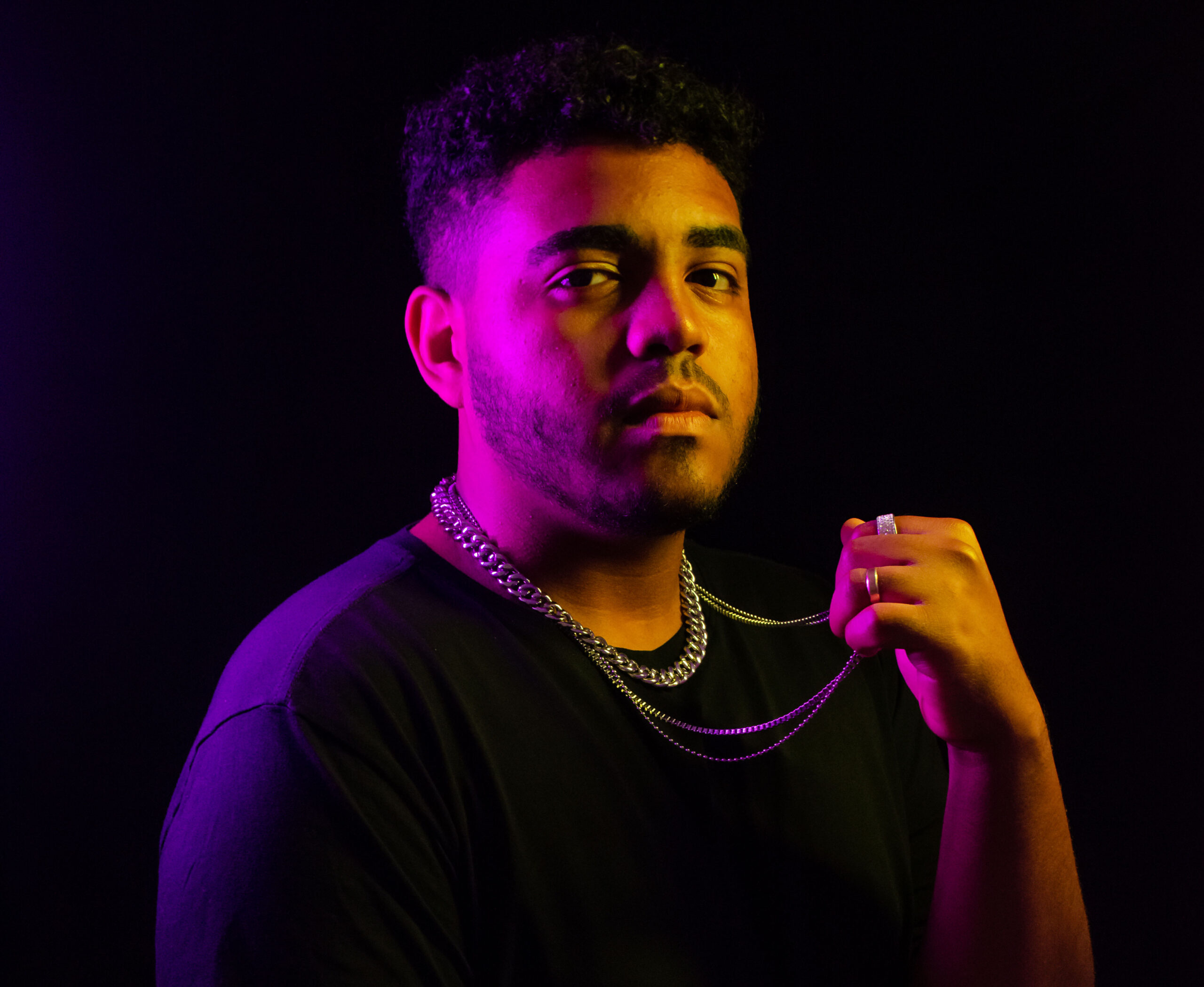 Silas Magalhães lança o single e o clipe “Chainz” e anuncia turnê no Rio de Janeiro