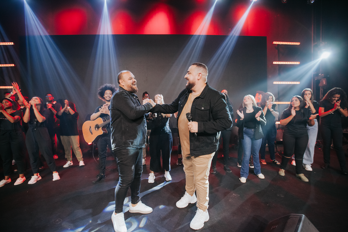 Juan Raposo lança feat com Marcus Salles na canção “Vem Com Teu Fogo”