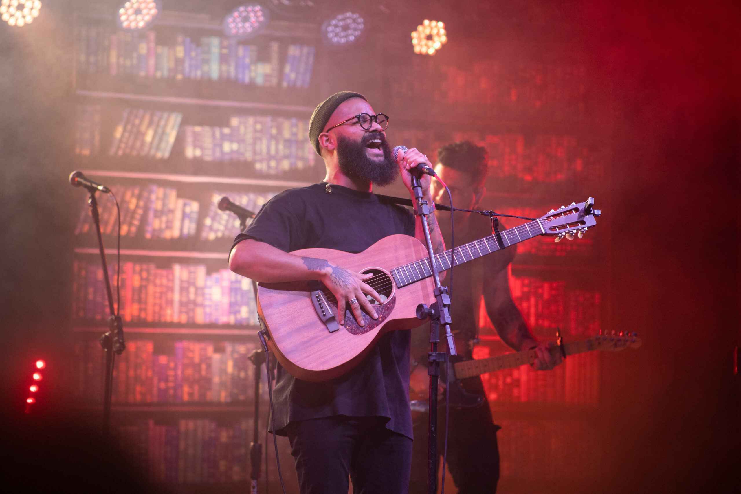 Diego Karter faz apresentação ao vivo de seu próximo single no festival Santo Verão