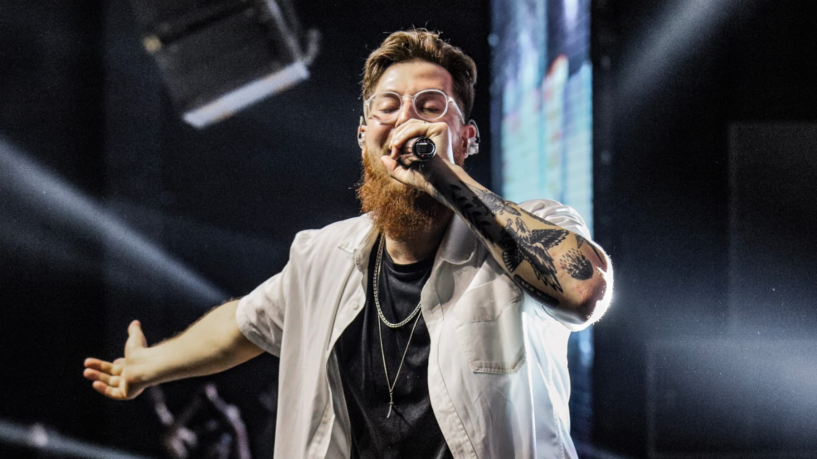 Mateus Brito canta a soberania de Jesus em sua nova canção “Fez o caminho”