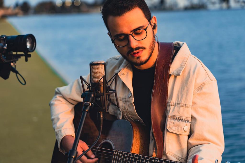 JP Bueno lança versão cover de “Fogo em Teus Olhos”