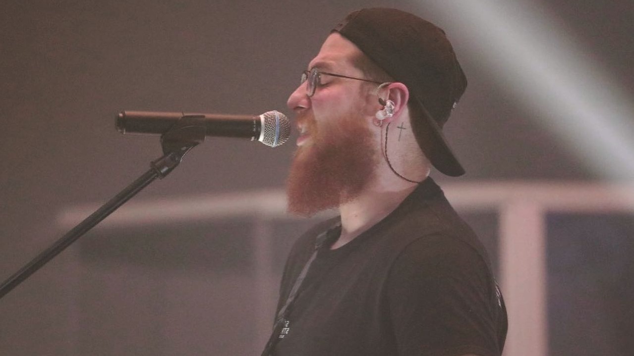 Single “Isaías 53” de Mateus Brito ganha versão ao vivo