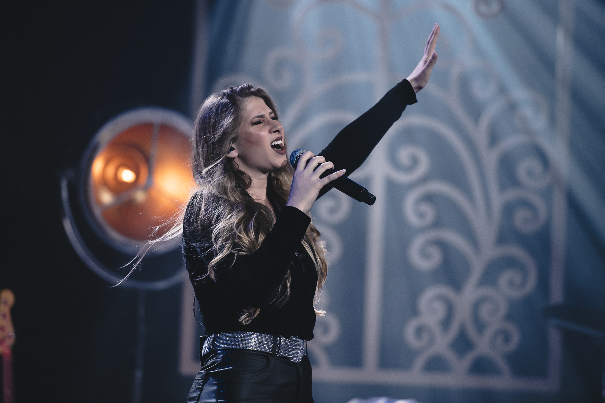 Miriam Lino lança o primeiro single de sua carreira intitulado “É pela manhã”