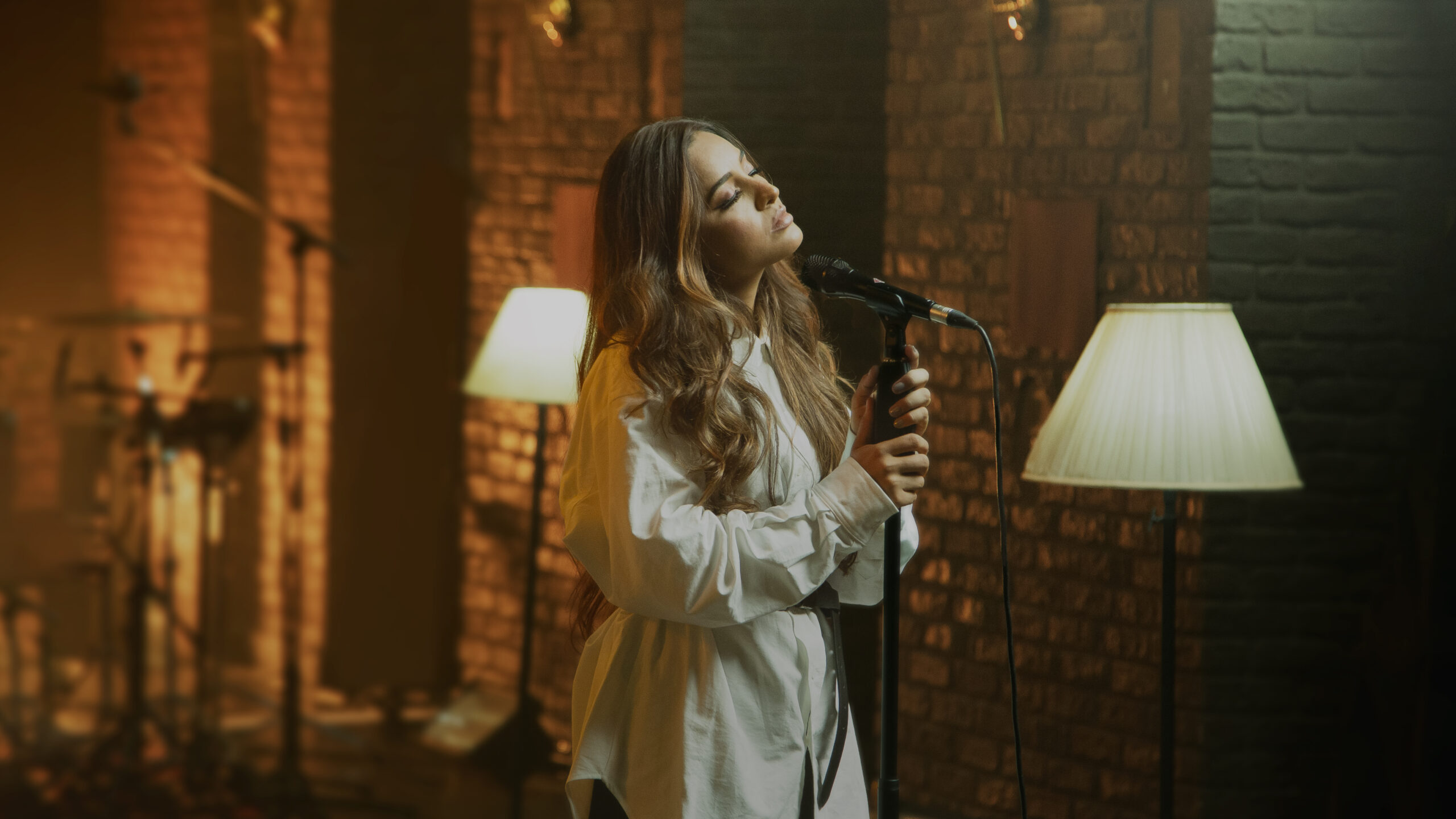 Com faixa inédita, Mari Borges apresenta o EP “Minha Canção”