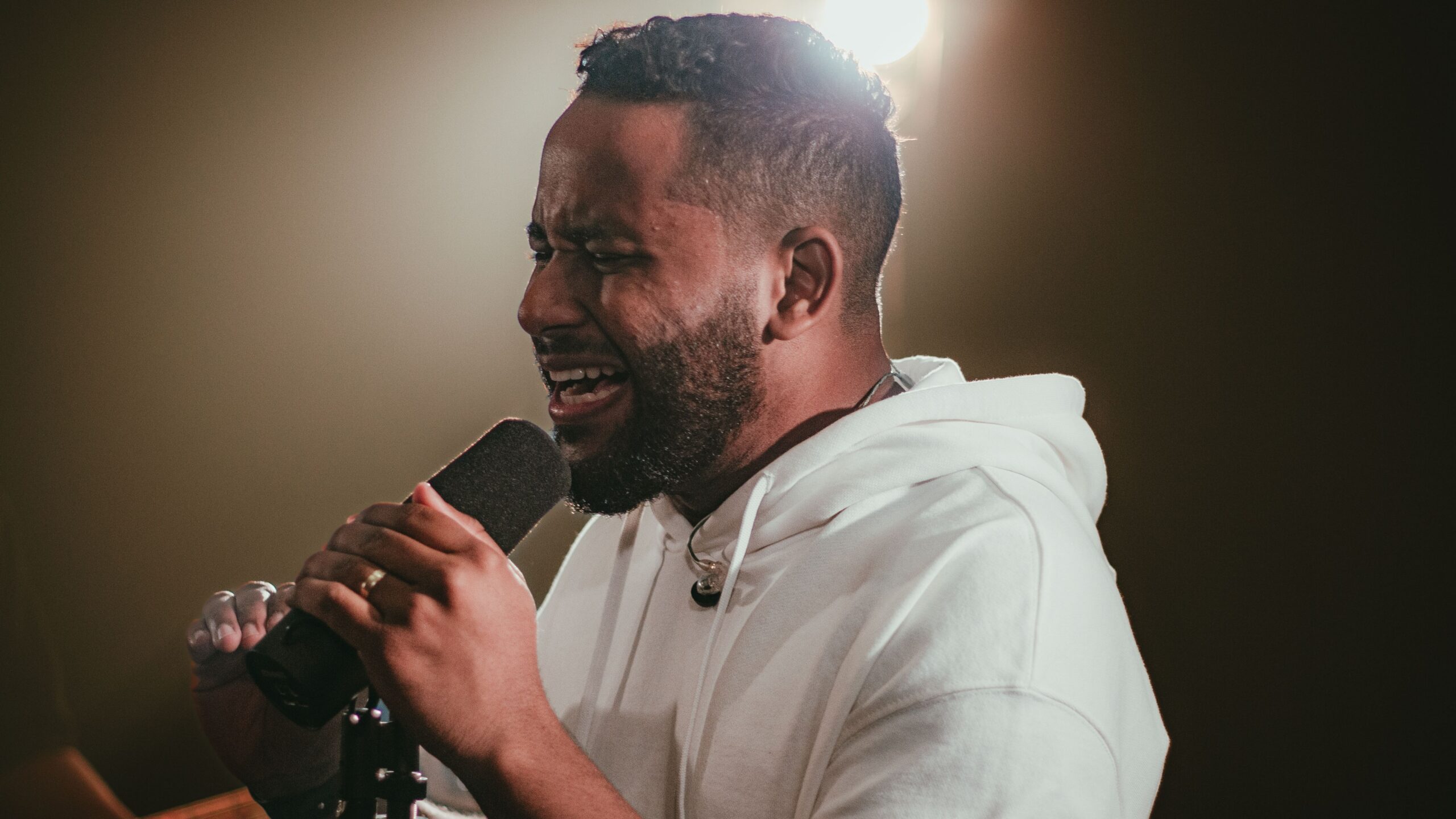 Alênio Câmara lança seu novo single “Amigo” pela Graça music