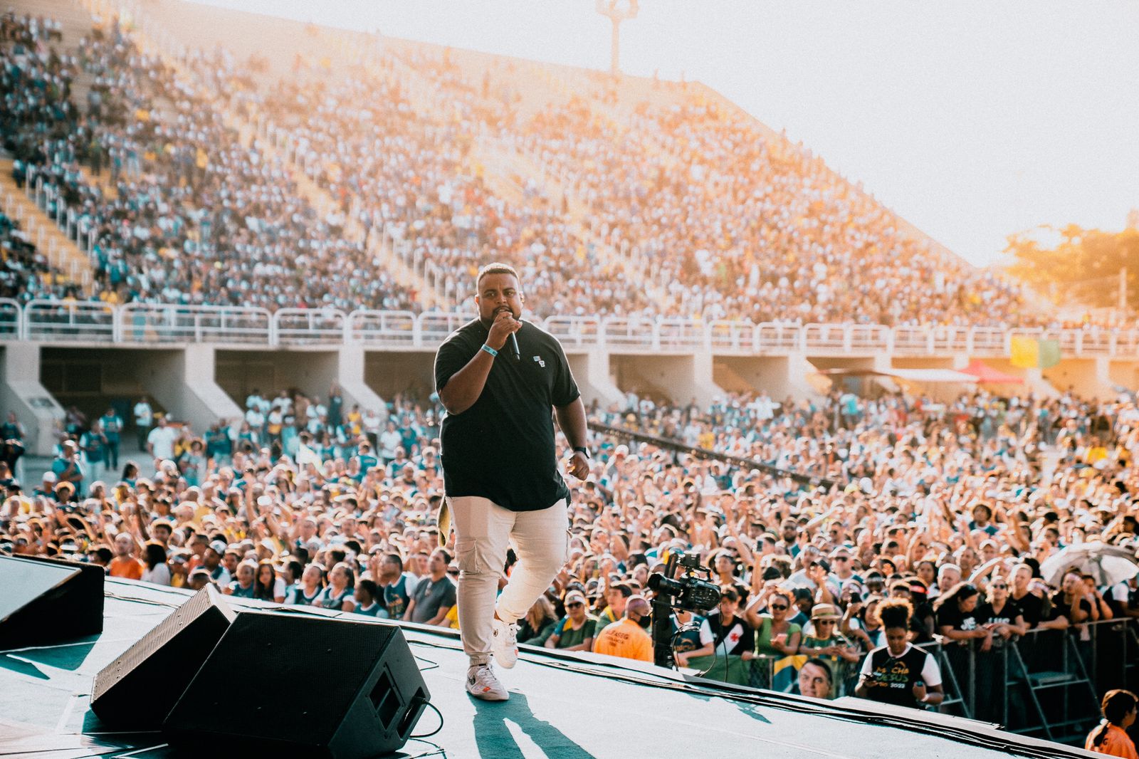 Dan Nascimento comove multidão na Marcha Para Jesus com música autoral