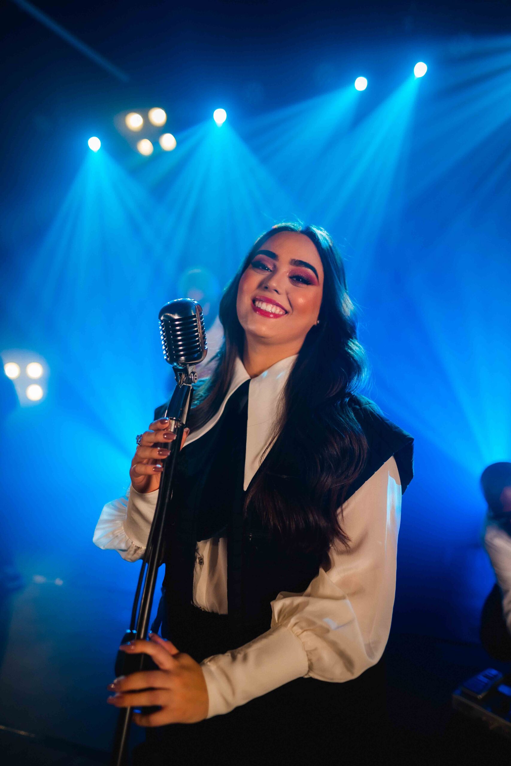 Hadassah Perez lança um clamor a Deus cantando “Te Vejo”