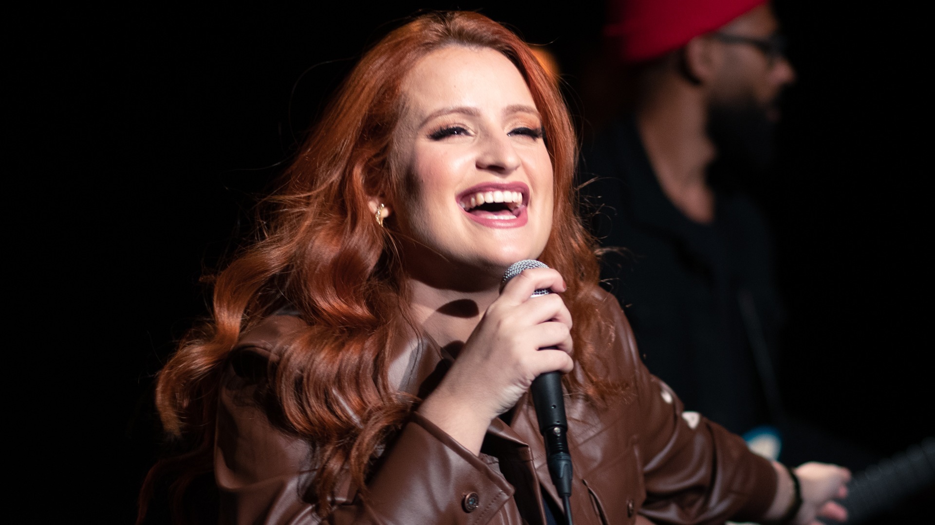 Keylla Karolyny aposta no estilo pop em seu novo single “Tua Presença” 