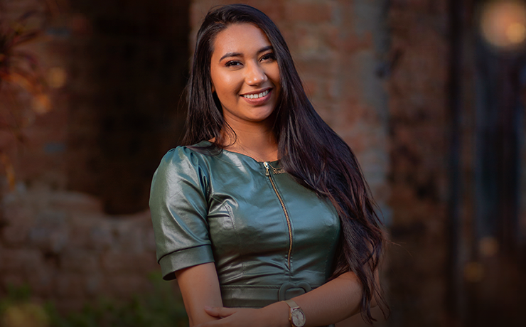 Naelle Nascimento aposta na bachata para seu primeiro single; ouça “Vou Te Adorando”