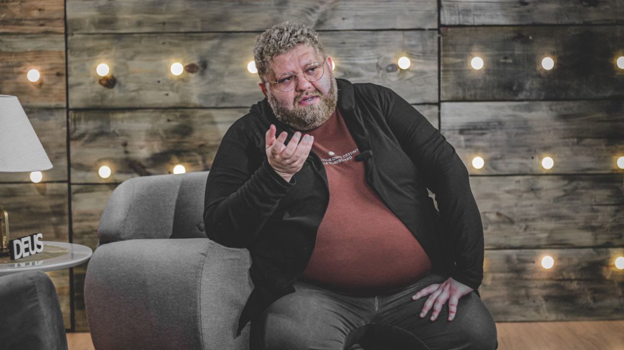 Sala Musical na TV é o novo programa da Rede Agathos apresentado por Niwton Barros 