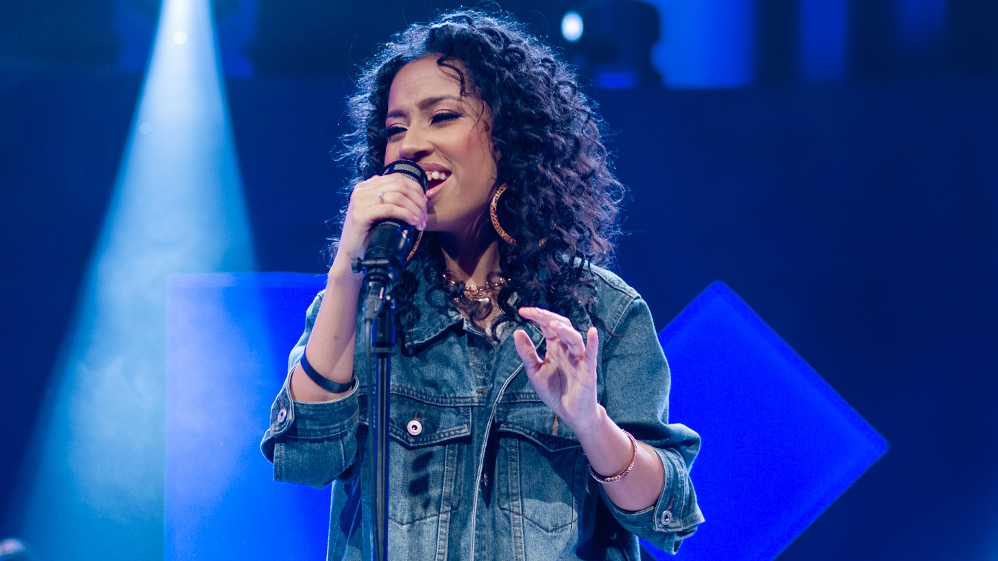 Izabela Ryos lança “Eu Te Louvarei” pela Graça Music