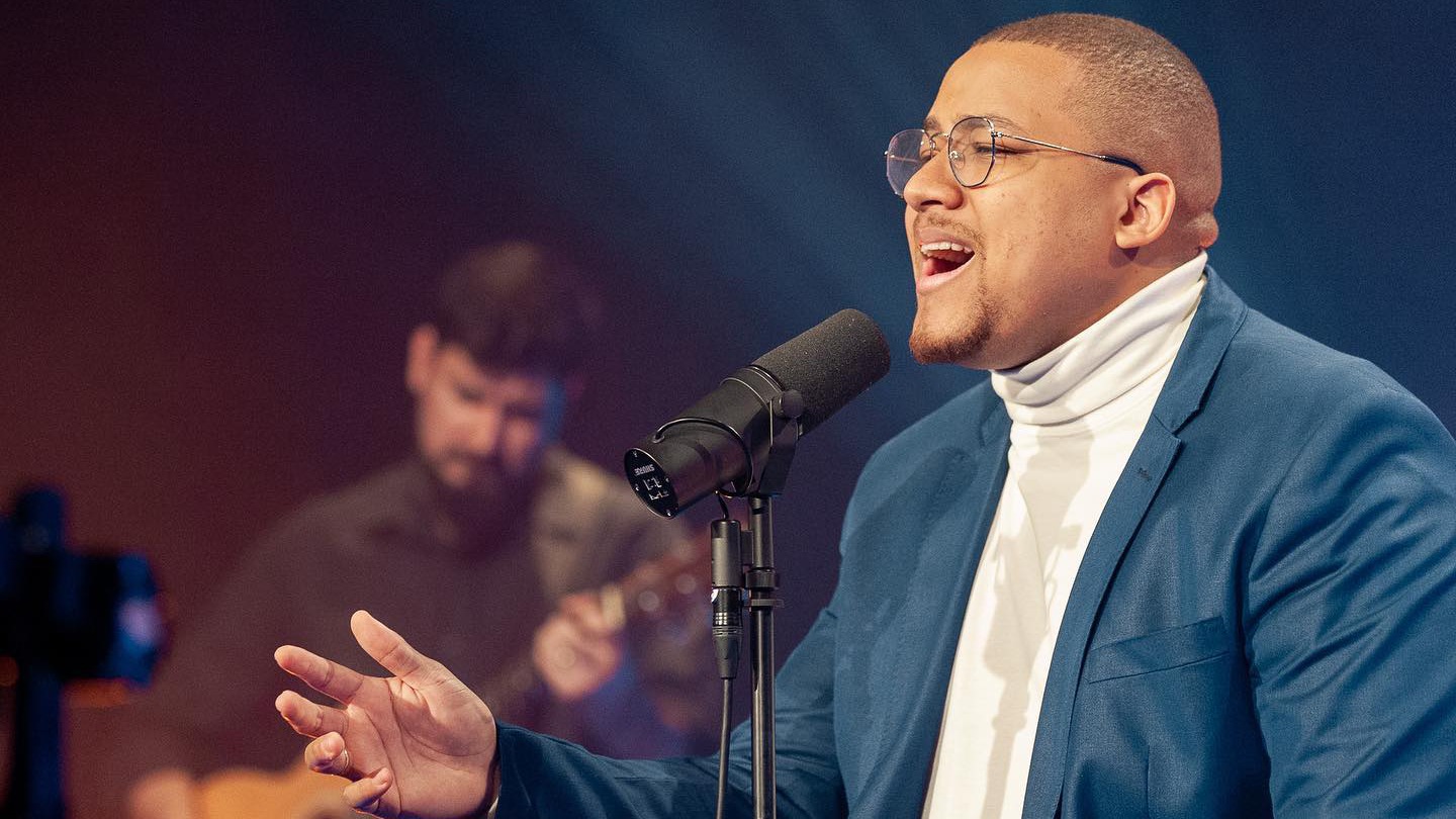 “Deus Está Acordado” é o novo single de Matheus Oliveira pela Graça Music 