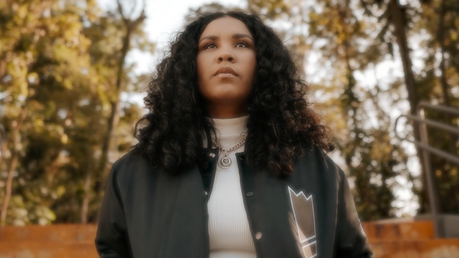 Amanda Dutra traz uma autêntica mensagem de encorajamento em seu novo single “Não Desanime”