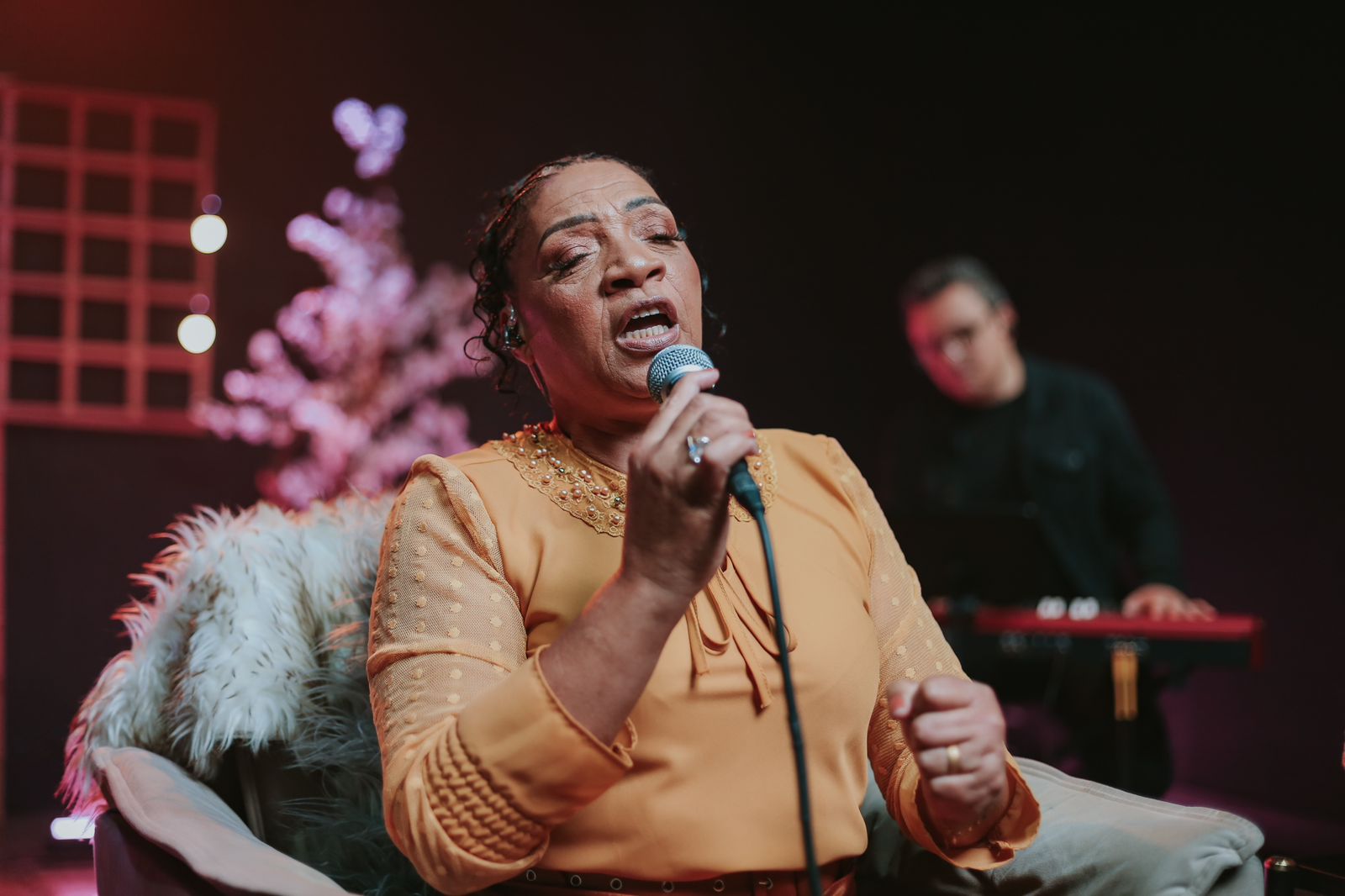 Conheça a cantora pentecostal Josy Ribeiro, que vem impactando vidas com as suas canções